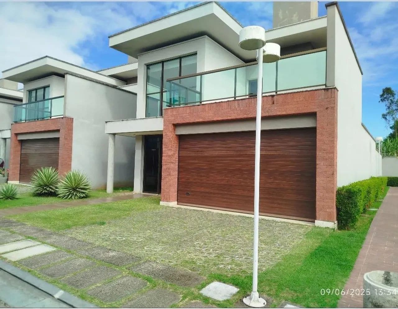 Vende-SE Casa Duplex Próximo AO Shopping DO Eusébio
