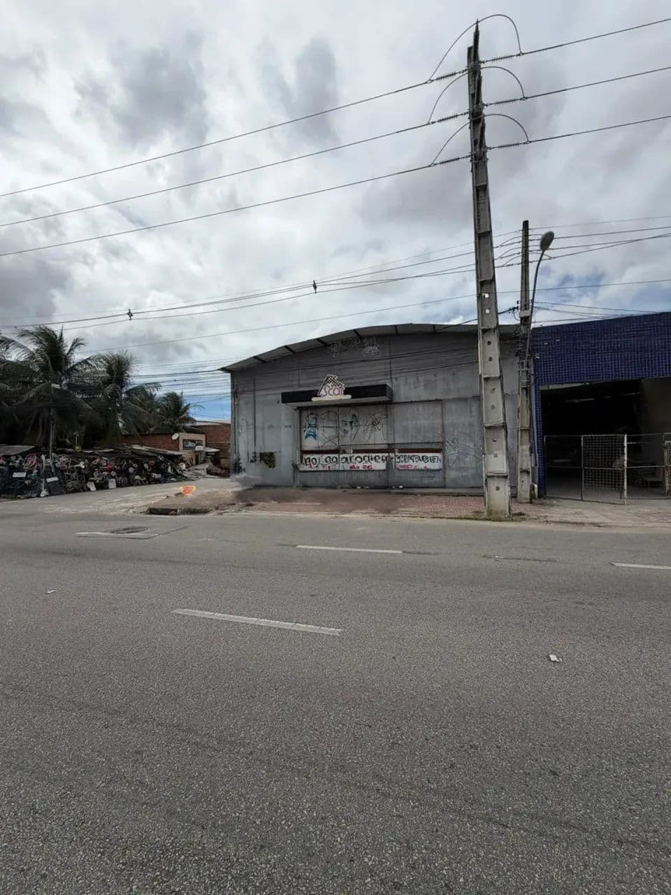 Aluga-Se Galpão Com Escritórios Na Av. Alberto Craveiro