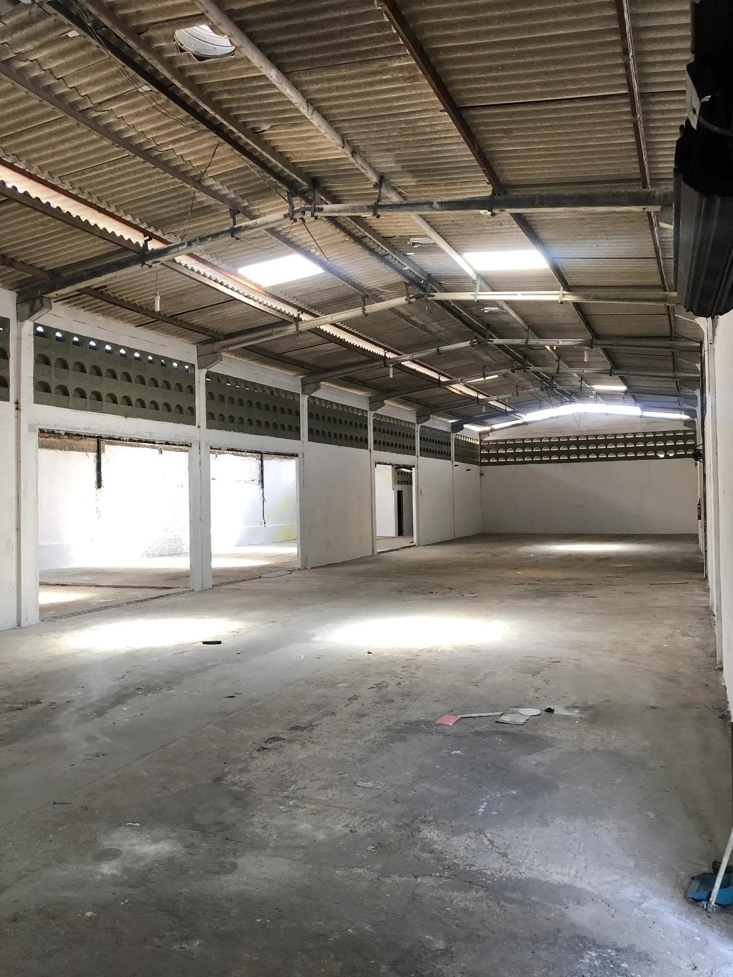 Galpão/Depósito/Armazém na Avenida Juscelino Kubitschek, 3385, Passaré em Fortaleza, por R$ 15.000/Mês - Viva Real
