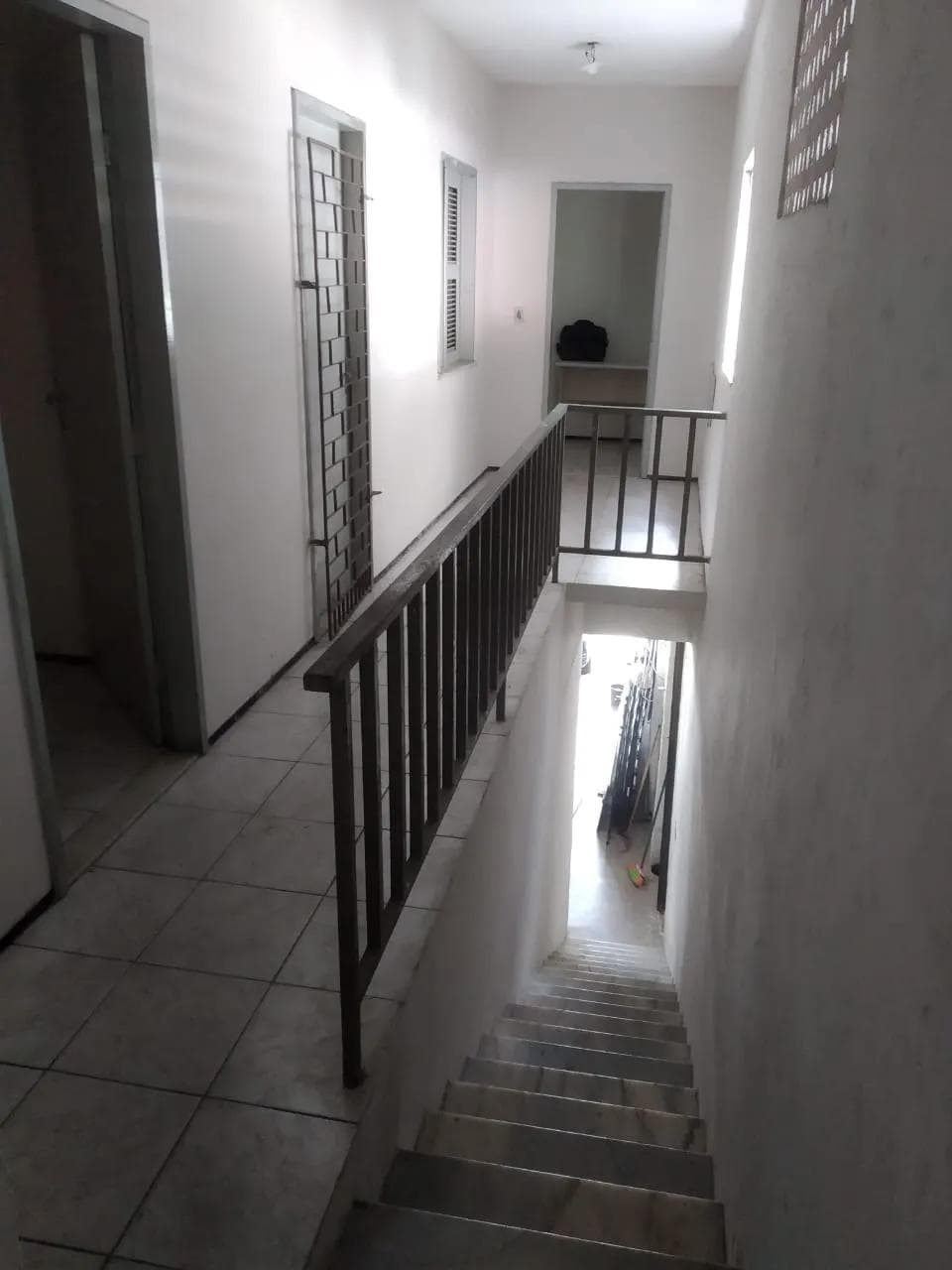 Sala Comercial na Avenida Américo Barreira, 5712, Demócrito Rocha em Fortaleza, por R$ 400/Mês - Viva Real