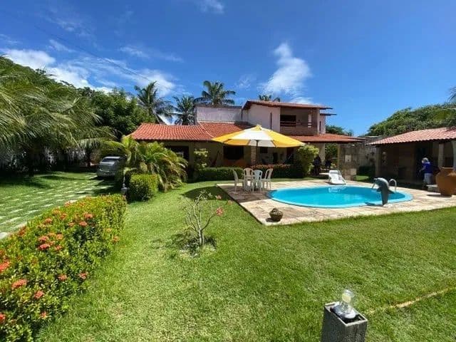 Vende-se casa dúplex localizada na praia do barro preto no Iguape